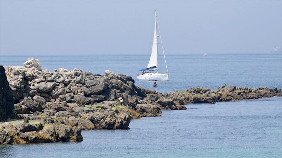 Tarifa: Sailboat Tour, Snorkelling, Tapas & Drinks - Setting Sail from Tarifa’s Port