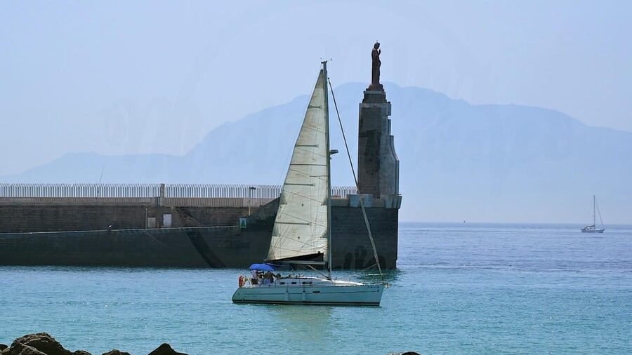 Tarifa: Sailboat Tour, Snorkelling, Tapas & Drinks - Around Isla de las Palomas and the Strait