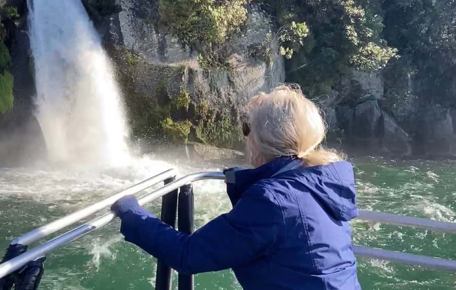 Taupo: Lake Taupo Western Bays Catamaran Tour with Bush Walk - Key points to know before booking