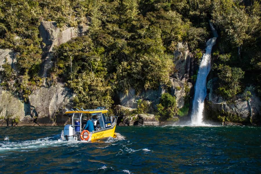 Taupo: Lake Taupo Western Bays Catamaran Tour with Bush Walk - Leaving Kinloch Marina and finding your sea legs