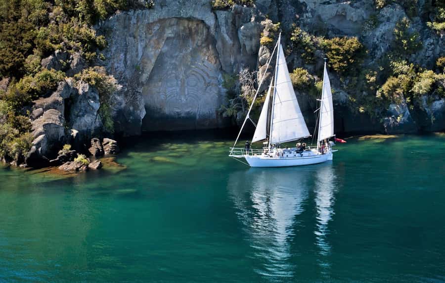 Taupō: Sail Barbary Eco Sailing to the Maori Rock Carvings - Starting in Taupō with a short safety briefing