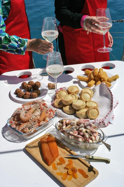TAVOLARA TOUR WITH 15 METERS VINTAGE SAILBOAT WITH APERITIF - Isola Cavalli and Piana before the return