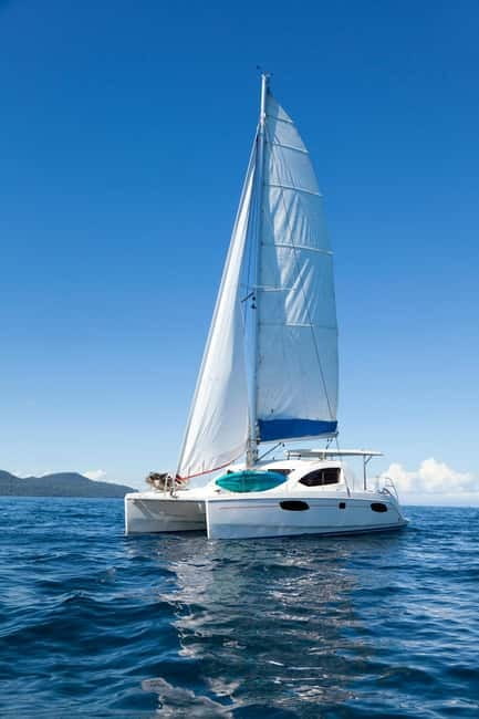 Torrevieja: Adventure tour on the catamaran Apaleo - The first 30 to 40 minutes along the coast