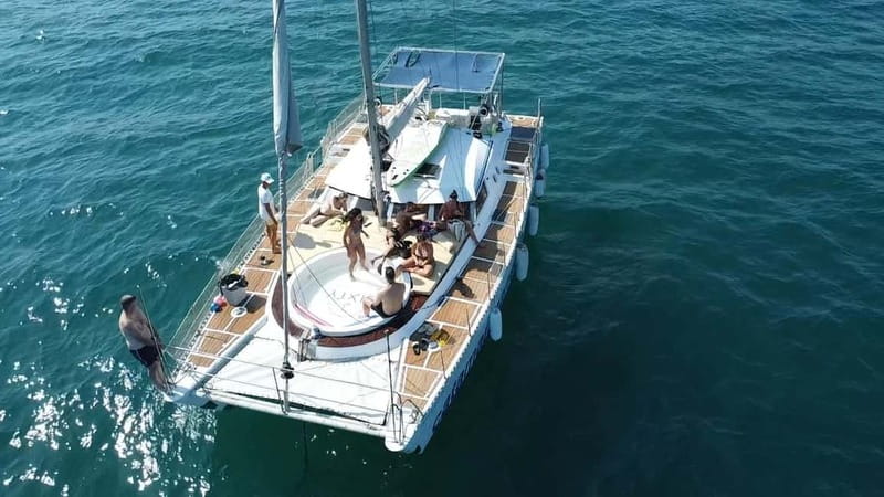 Torrevieja: Catamaran cruise and sunset with swimming - What the jacuzzi adds, and what it does not