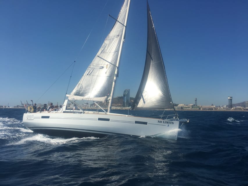 Two Hour Luxury Sailing Experience with Open Bar - Why the Small Group Size Matters