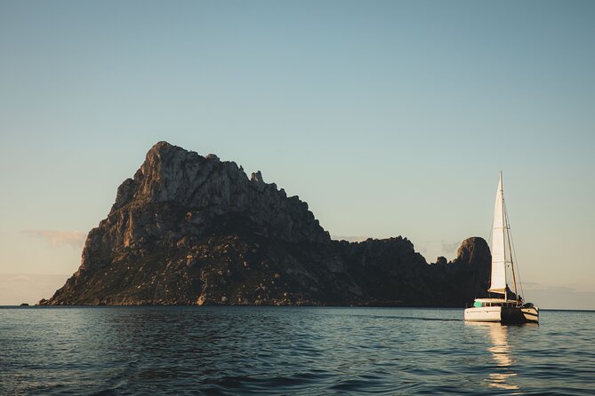 Unforgettable Catamaran Experience in Formentera - LAGOON 400 - Leaving Cala Jondal under sail