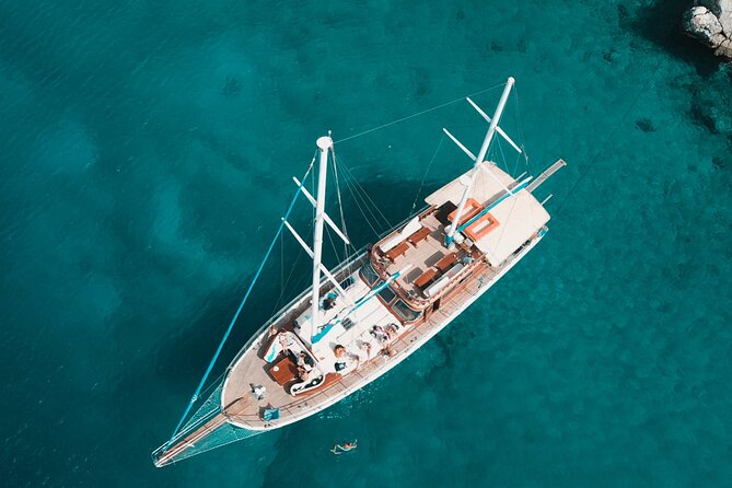 Unique sailing experience to Aegina-Metopi and Skala - Key points at a glance