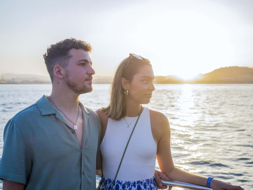 Valencia: Sailing Catamaran Cruise with Sunset Option and DJ - A relaxed route along Valencia’s coast