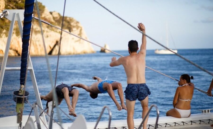 Valencia: Sailing Catamaran Cruise with Valencian Lunch - Should You Book the Valencia Catamaran Lunch Cruise?
