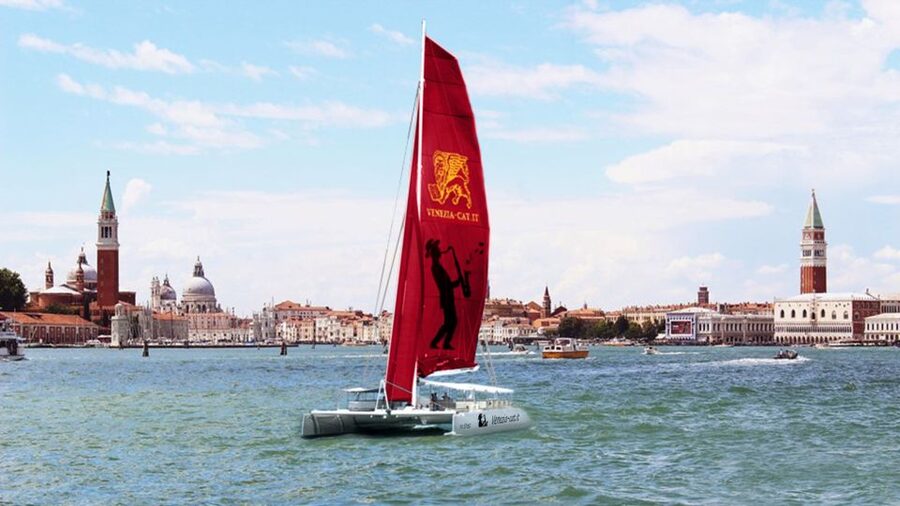 Venice: Lagoon Catamaran Cruise with Music and Drinks - How the music shapes the 90 minutes