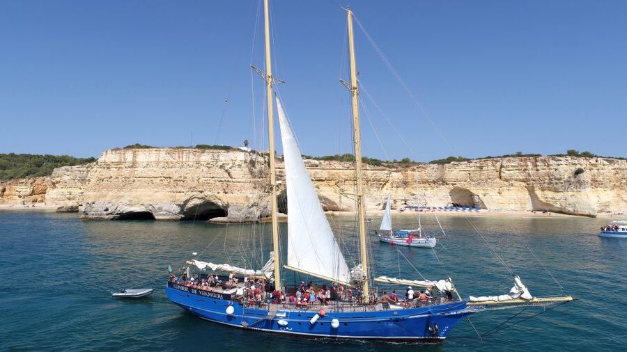 Vilamoura: Algarve Coast 3-Hour Sailing Cruise With Open Bar - Red cliffs, small beaches, and Albufeira