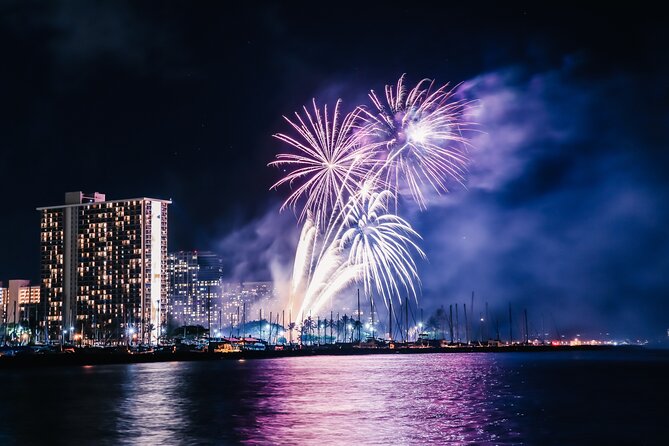 Waikiki: Friday Night Fireworks Catamaran Cruise - Key points to know before you book