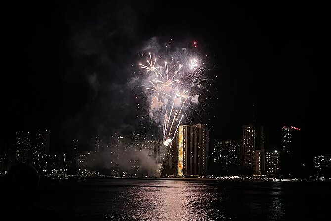 Waikiki: Friday Night Fireworks Catamaran Cruise - Waiting offshore for the Hilton fireworks
