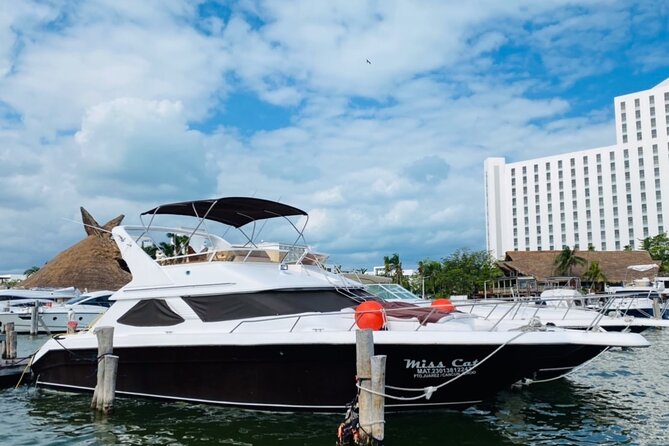 Yacht 48ft Rental in Cancun for up to 15 people - Snorkeling, swimming, and the onboard swim pad