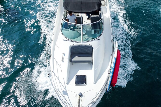 Yacht Carver - Luxury Private Yacht Tour - A private Cabo cruise with room to play