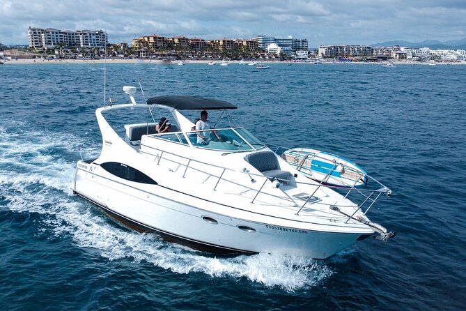 Yacht Carver - Luxury Private Yacht Tour - El Arco and the sea lions