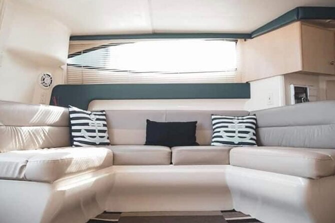 Yacht Carver - Luxury Private Yacht Tour - What the private format adds