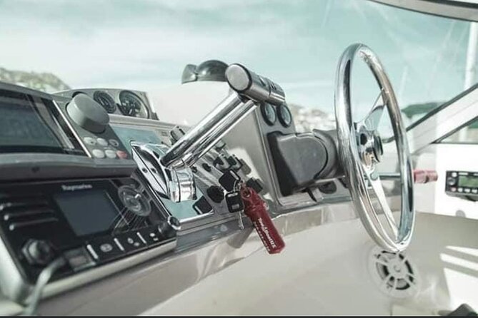 Yacht Carver - Luxury Private Yacht Tour - Two hours around Cabo San Lucas Beach