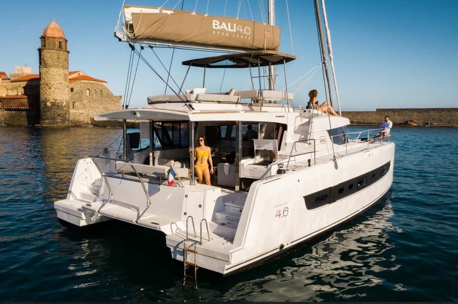 Yacht catamaran trip to the Lavezzi Islands - An afternoon split between water and shore