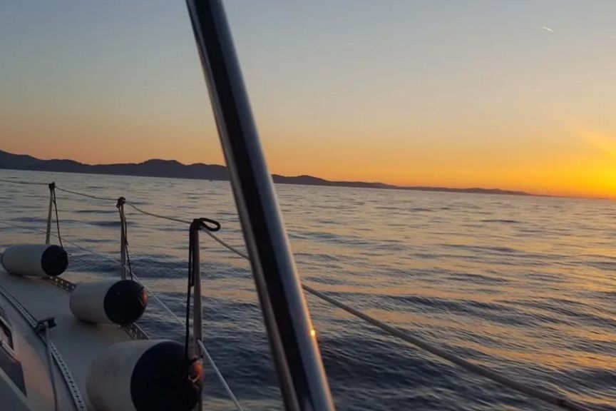 Zadar: Private Sunset Sailboat Tour with Drinks - Sailing through the Zadar Channel